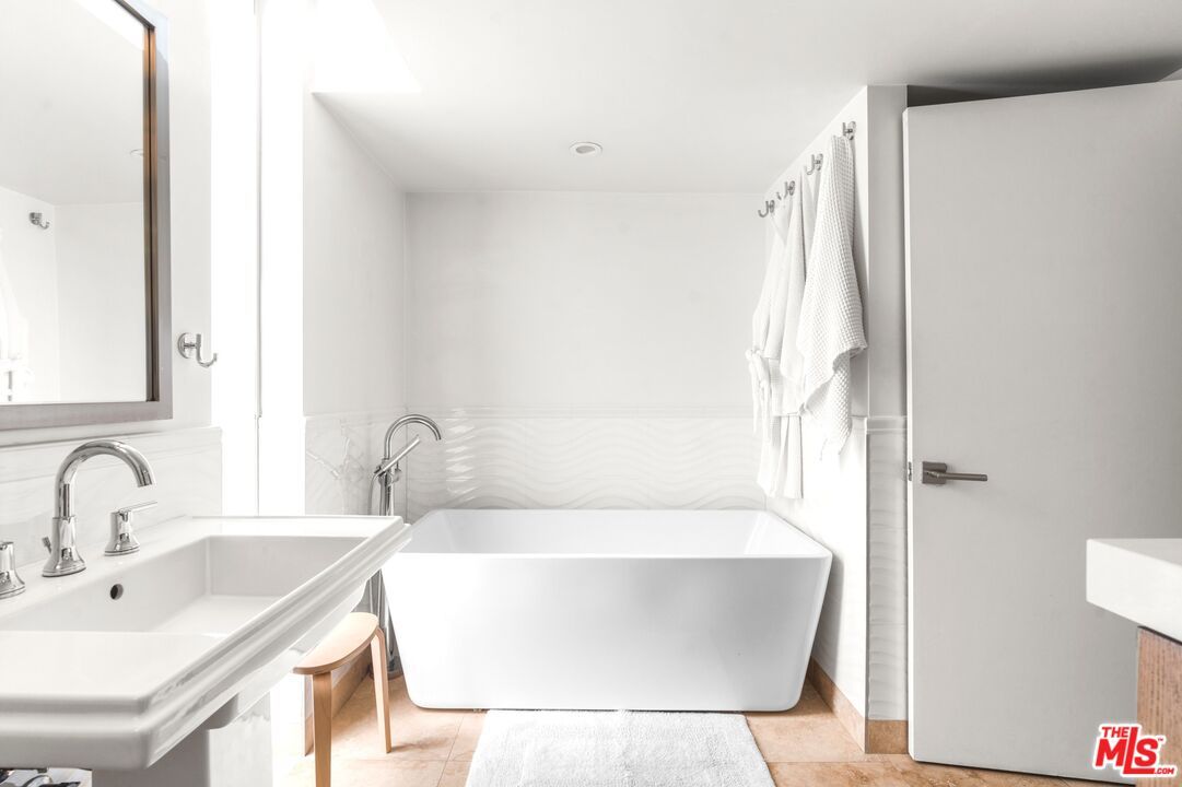 Bathroom, Free Standing Baths, Interior, Recessed Lighting