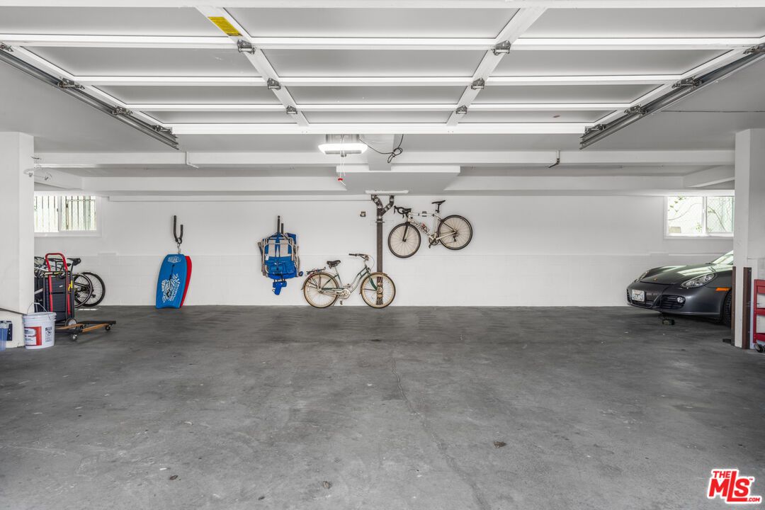 Garage, Interior