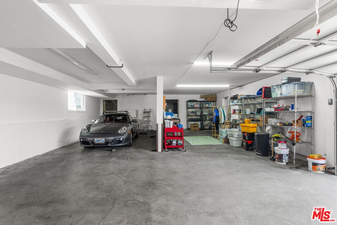 Garage, Interior