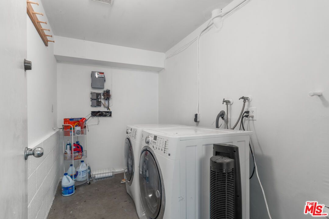 Interior, Washer