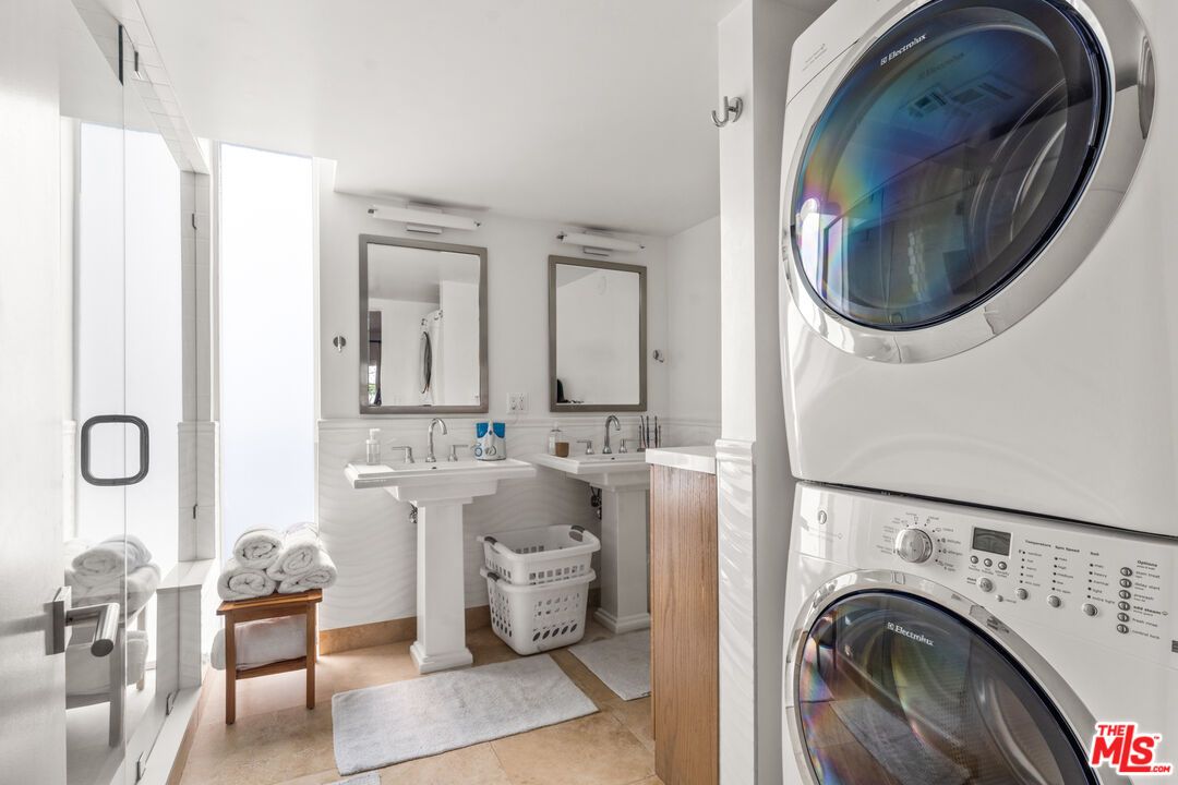 Bathroom, Interior, Utility Closets, Washer