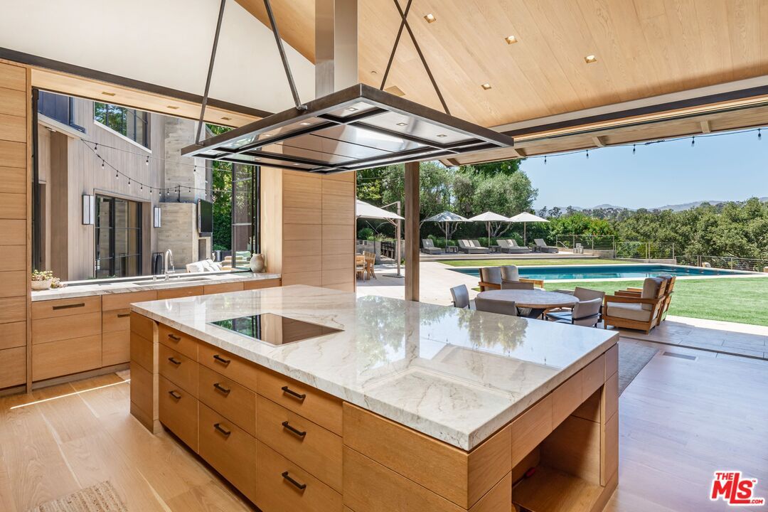 Exterior, Kitchen, Outdoor Kitchen, Wood Texture Flooring