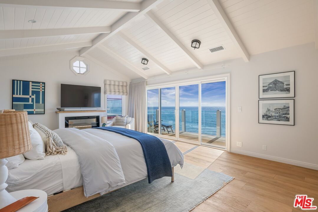 Bedroom, Fireplace, Interior, Water, Wood Texture Flooring