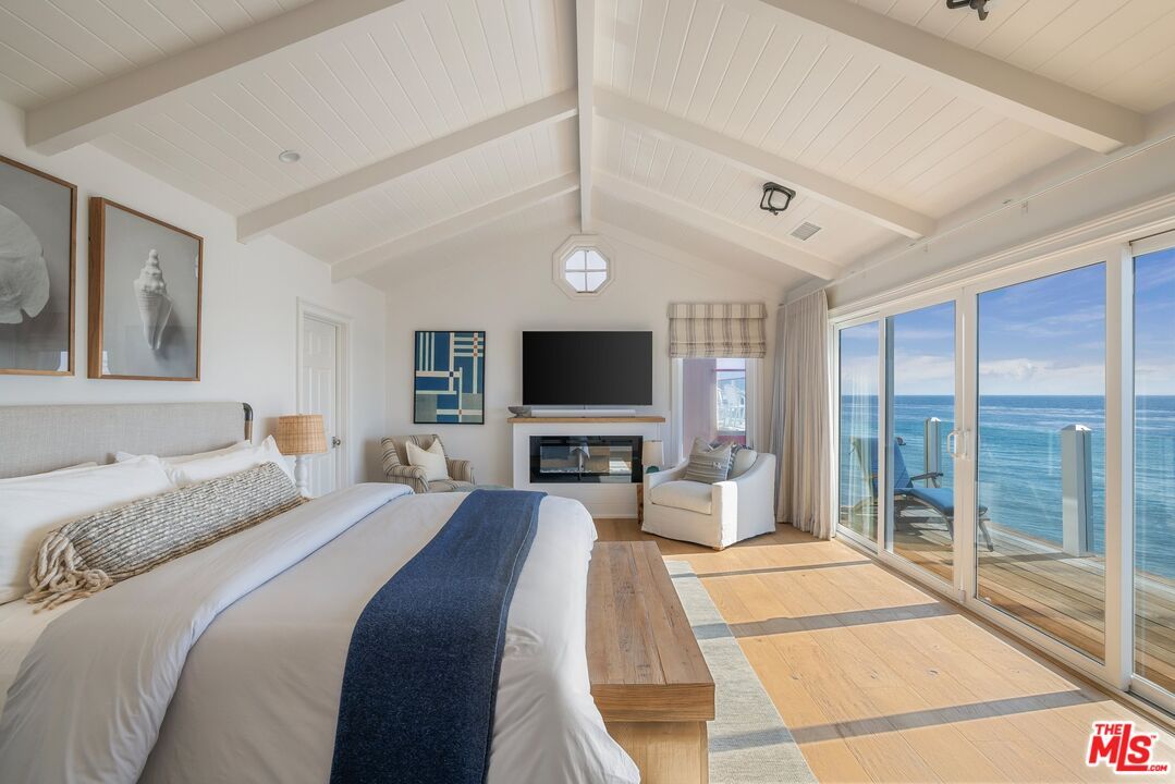 Bedroom, Fireplace, Interior, Water, Wood Texture Flooring