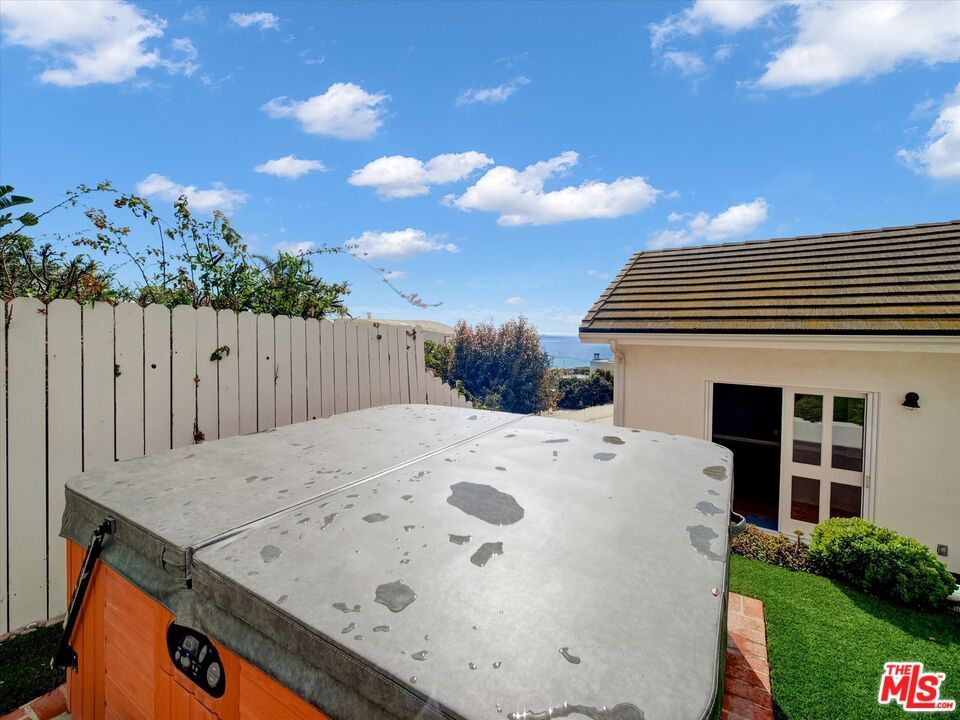 Exterior, Hot Tub, Water