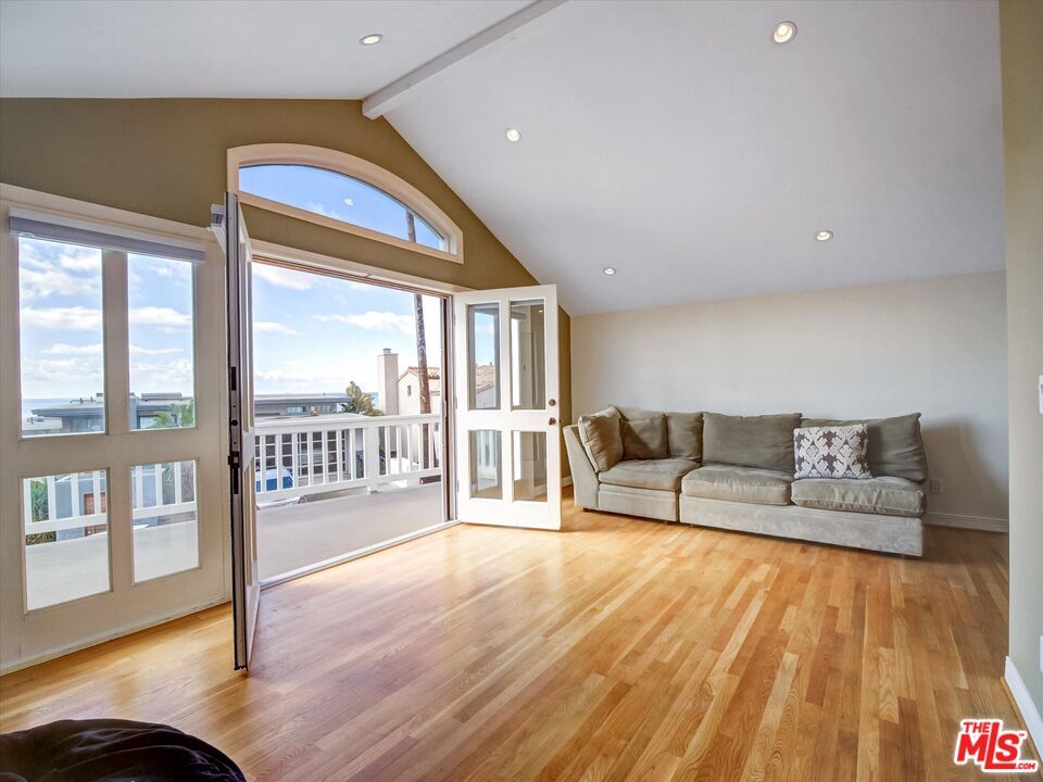 Interior, Recessed Lighting, Water, Wood Texture Flooring
