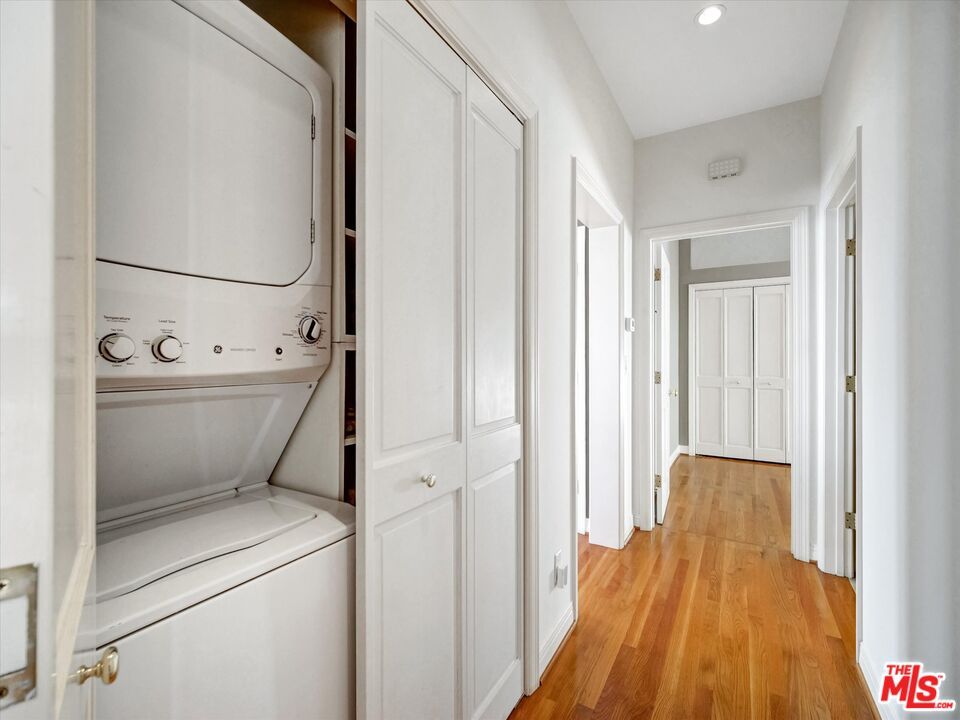 Interior, Recessed Lighting, Utility Closets, Washer, Wood Texture Flooring