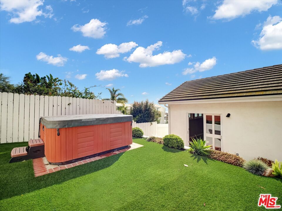 Backyard, Exterior, Hot Tub