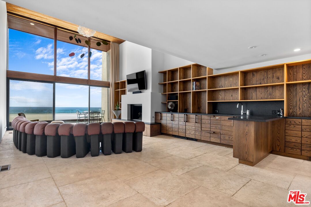 Fireplace, Interior, Recessed Lighting, Water