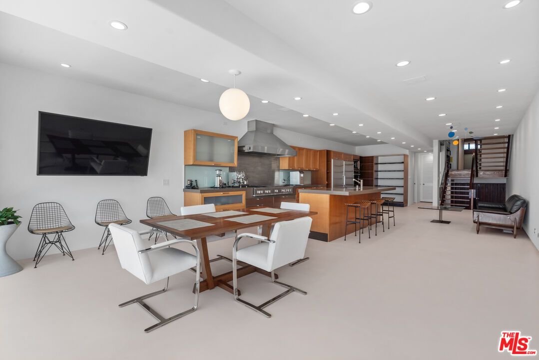 Dining room, Interior, Kitchen, Pendant Lights, Recessed Lighting, Stainless Steel Appliances