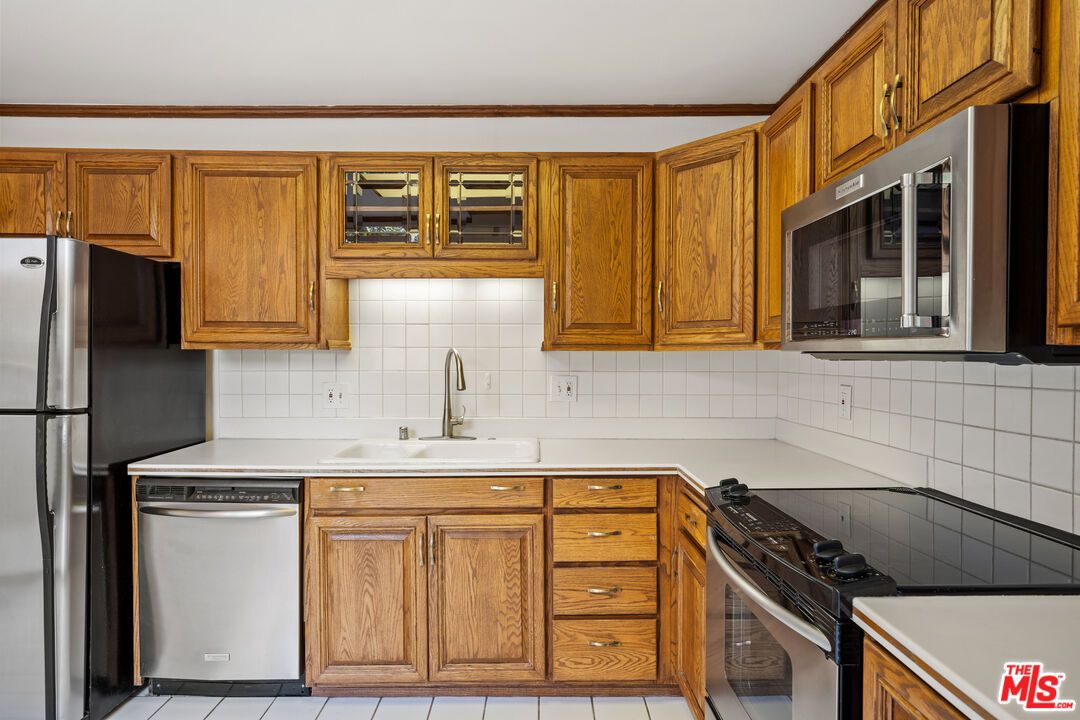 Interior, Kitchen, Stainless Steel Appliances