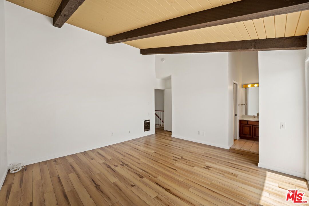 Empty room, Interior, Wooden Beams, Wood Texture Flooring