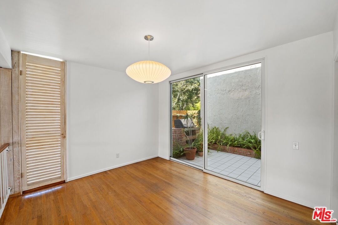 Empty room, Interior, Pendant Lights, Wood Texture Flooring