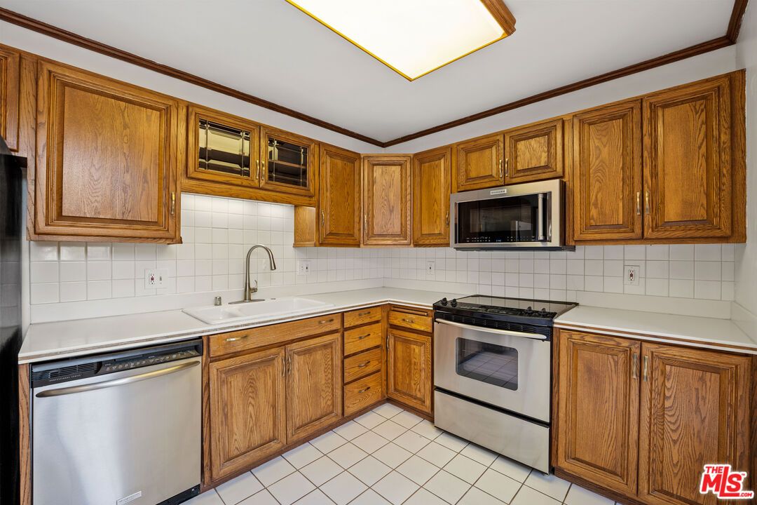 Interior, Kitchen, Stainless Steel Appliances