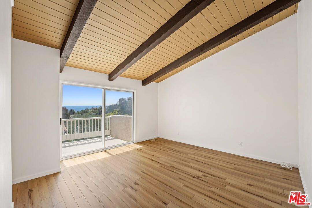 Empty room, Interior, Wooden Beams, Wood Texture Flooring