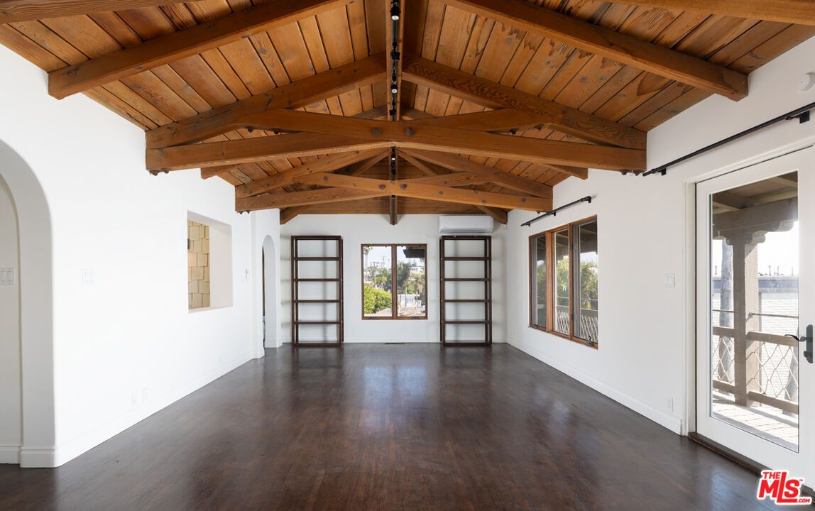 Empty room, Interior, Wooden Beams, Wooden Ceilings, Wood Texture Flooring