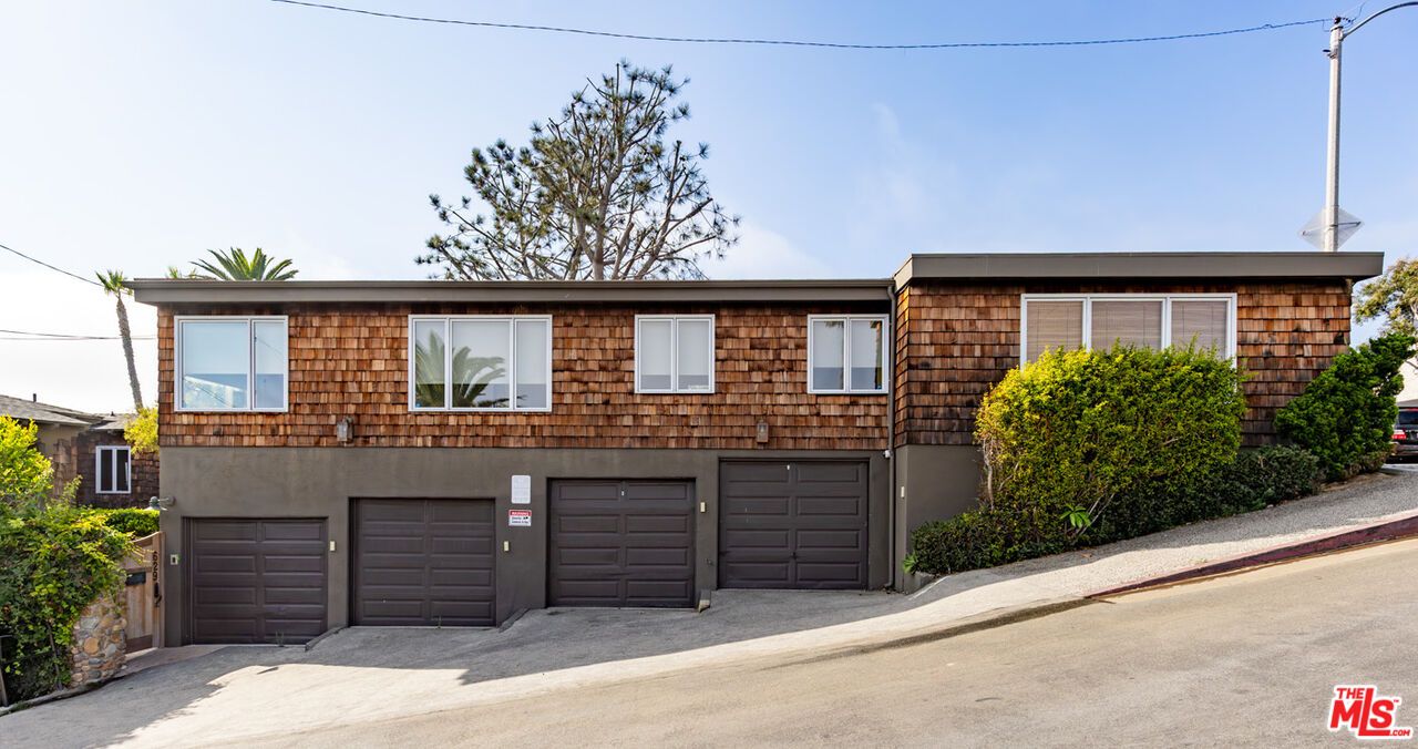 Attached, Exterior, Facade, Modern