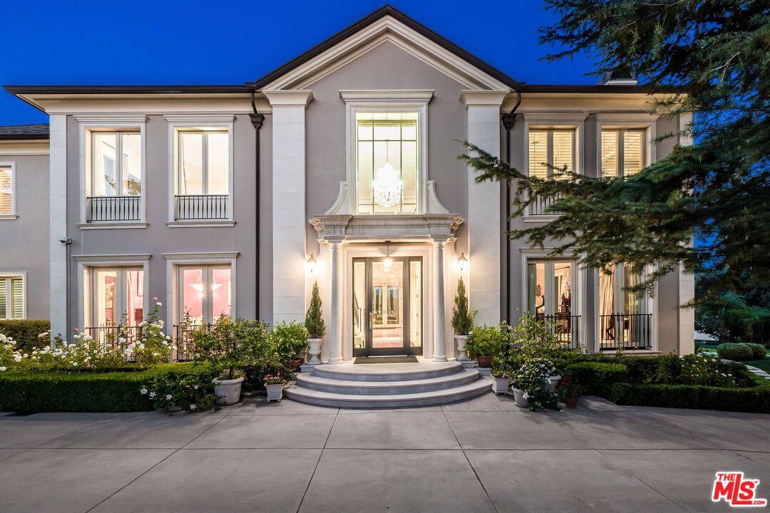 Exterior, Facade, French Provincial