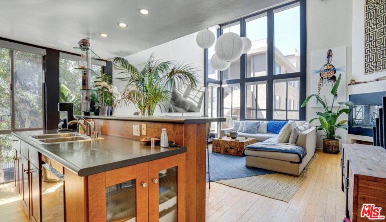 Interior, Kitchen, Living room, Pendant Lights, Recessed Lighting, Wood Texture Flooring