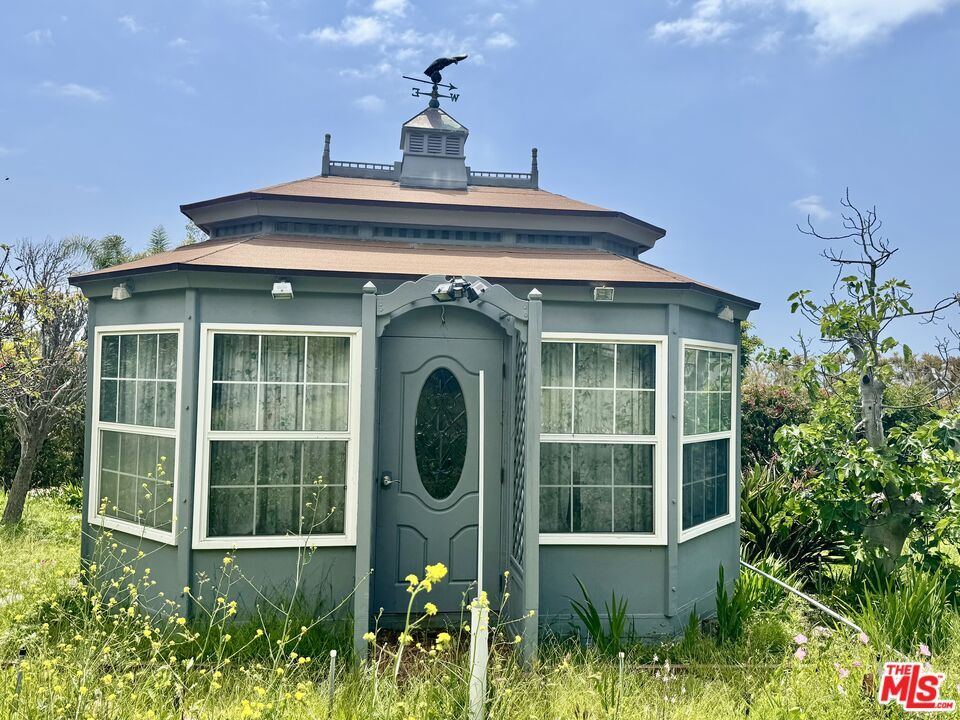 Exterior, Facade, None