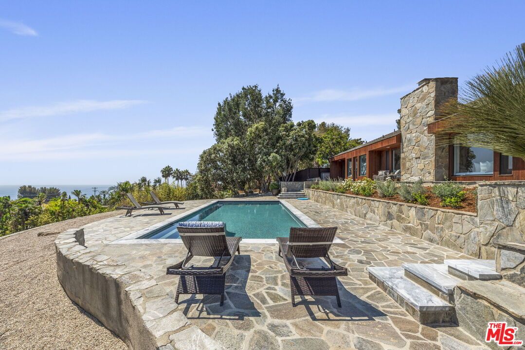 Exterior, Pool, Water