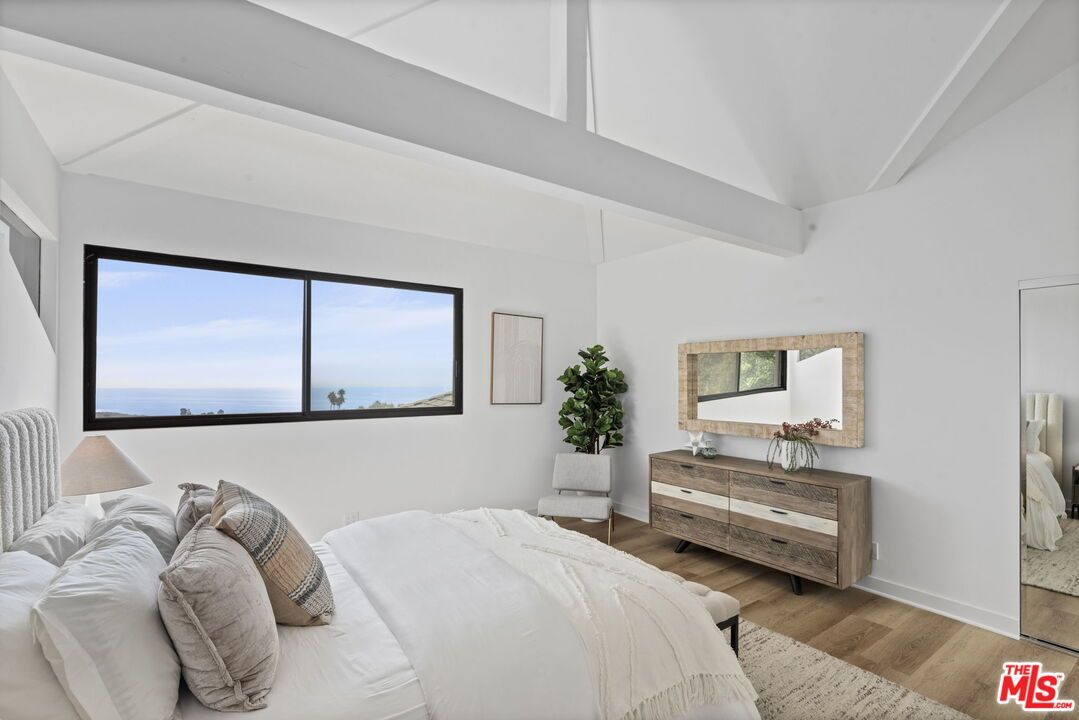 Bedroom, Interior, Water, Wood Texture Flooring