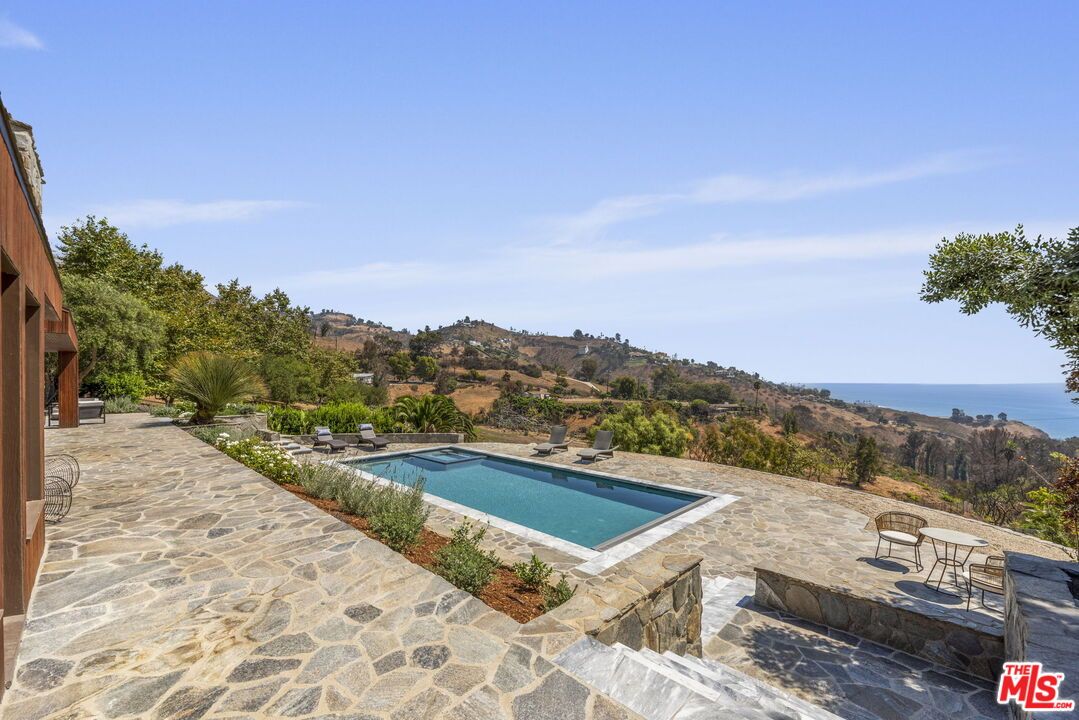 Exterior, Pool, Water