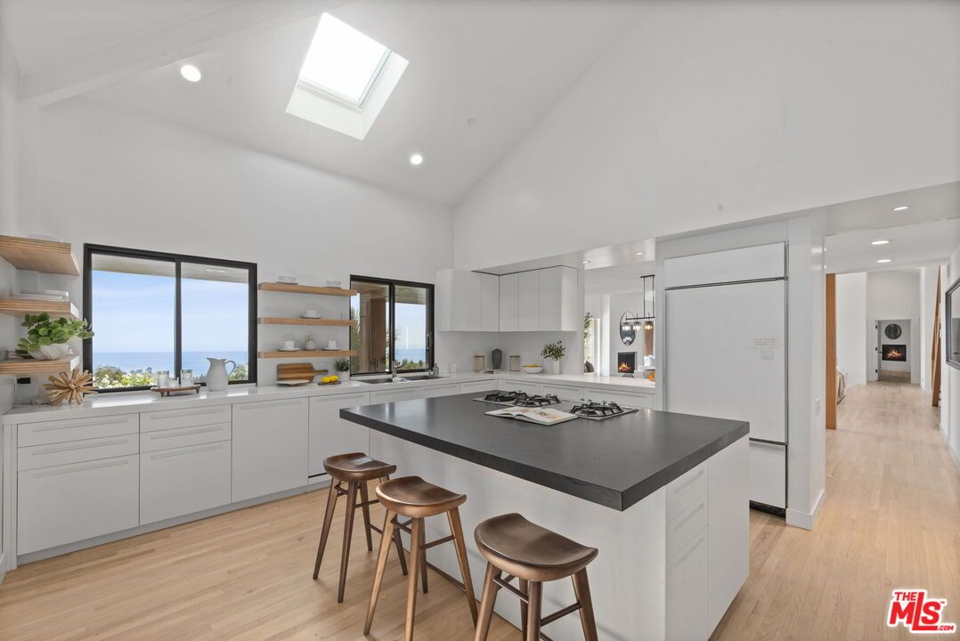 Interior, Kitchen, Recessed Lighting, Water, Wood Texture Flooring