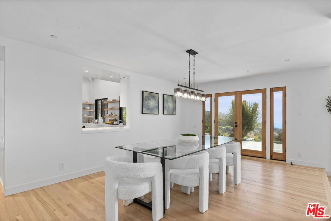 Chandelier, Dining room, Interior, Pendant Lights, Recessed Lighting, Wood Texture Flooring