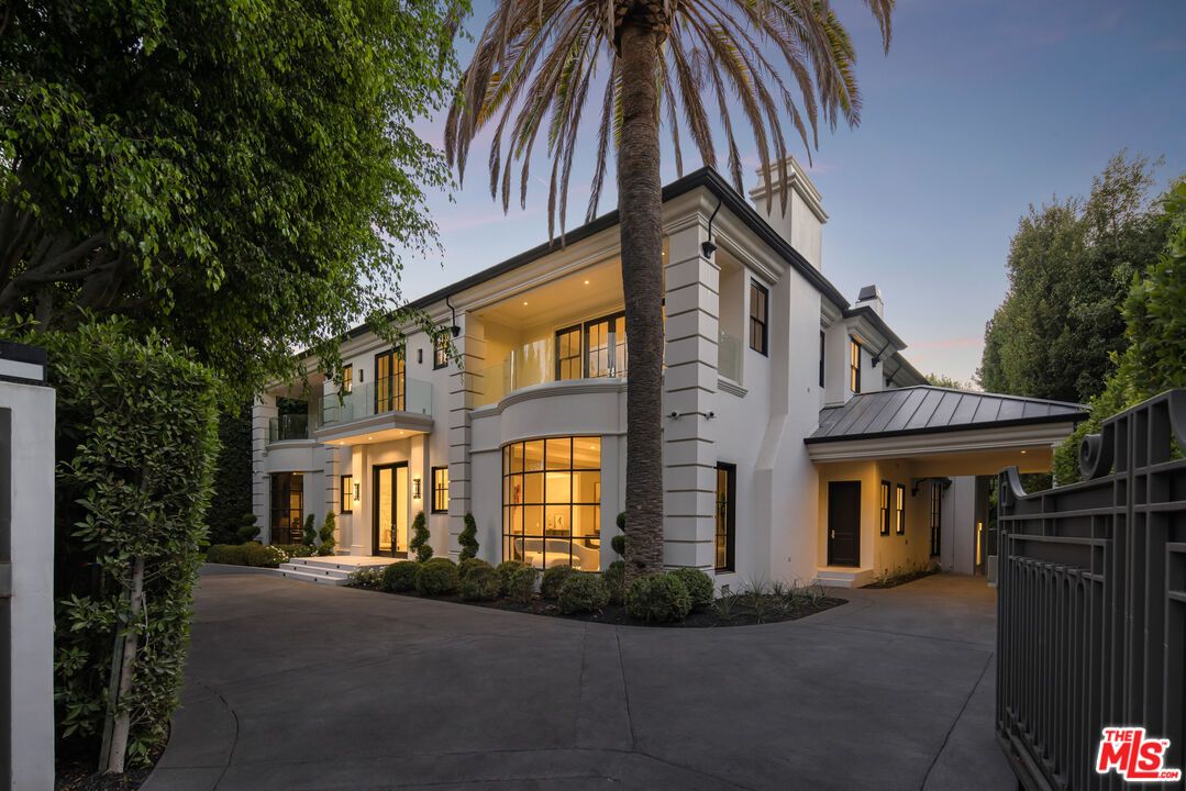 Backyard, Exterior, Facade, Mediterranean