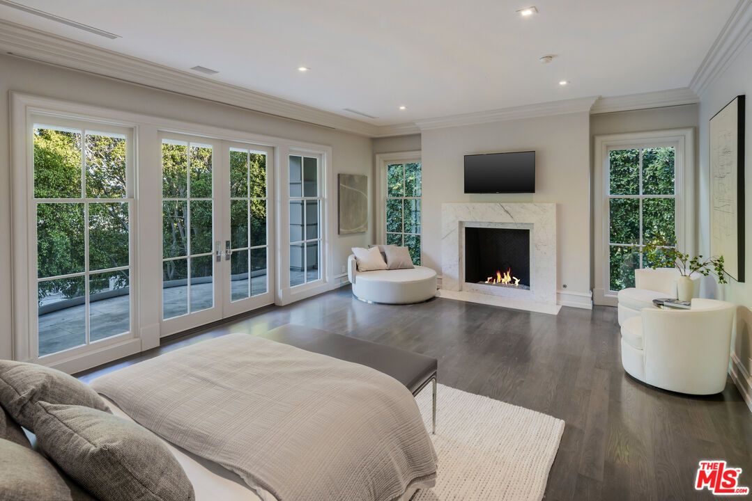 Bedroom, Fireplace, Interior, Recessed Lighting, Wood Texture Flooring