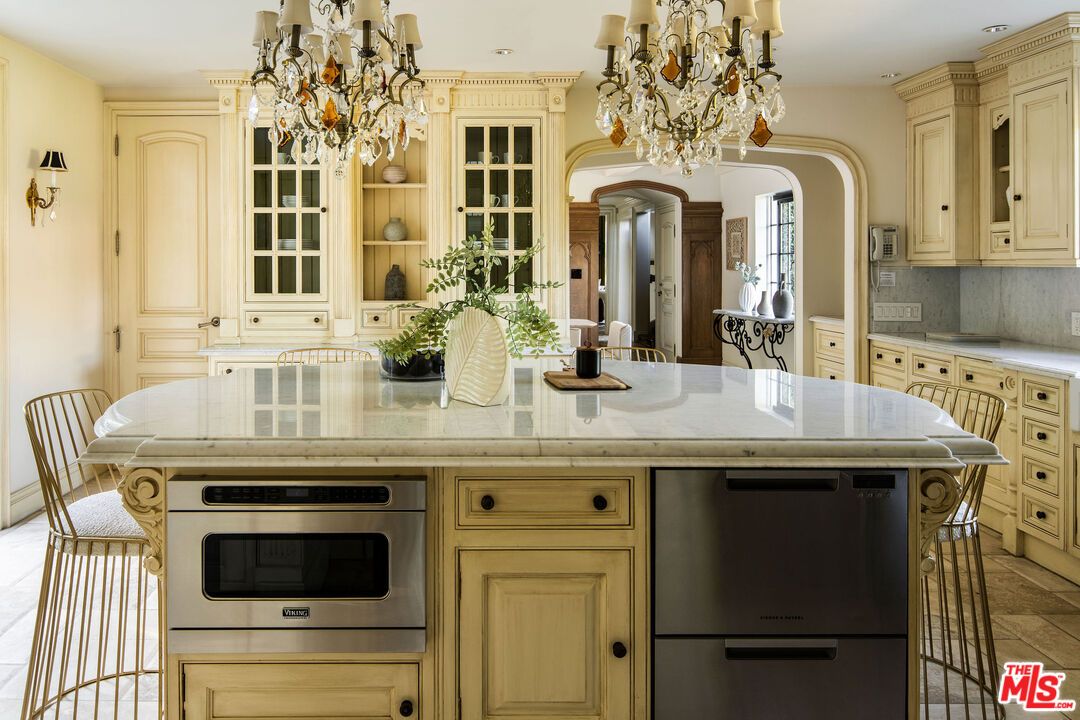 Chandelier, Interior, Kitchen, Recessed Lighting, Stainless Steel Appliances