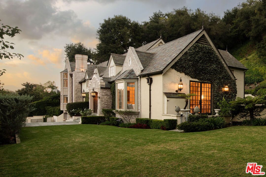 Backyard, Exterior, Facade, French Provincial