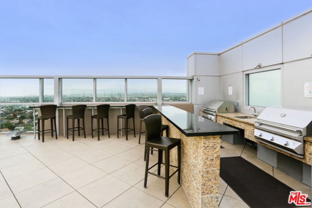 Exterior, Outdoor Kitchen