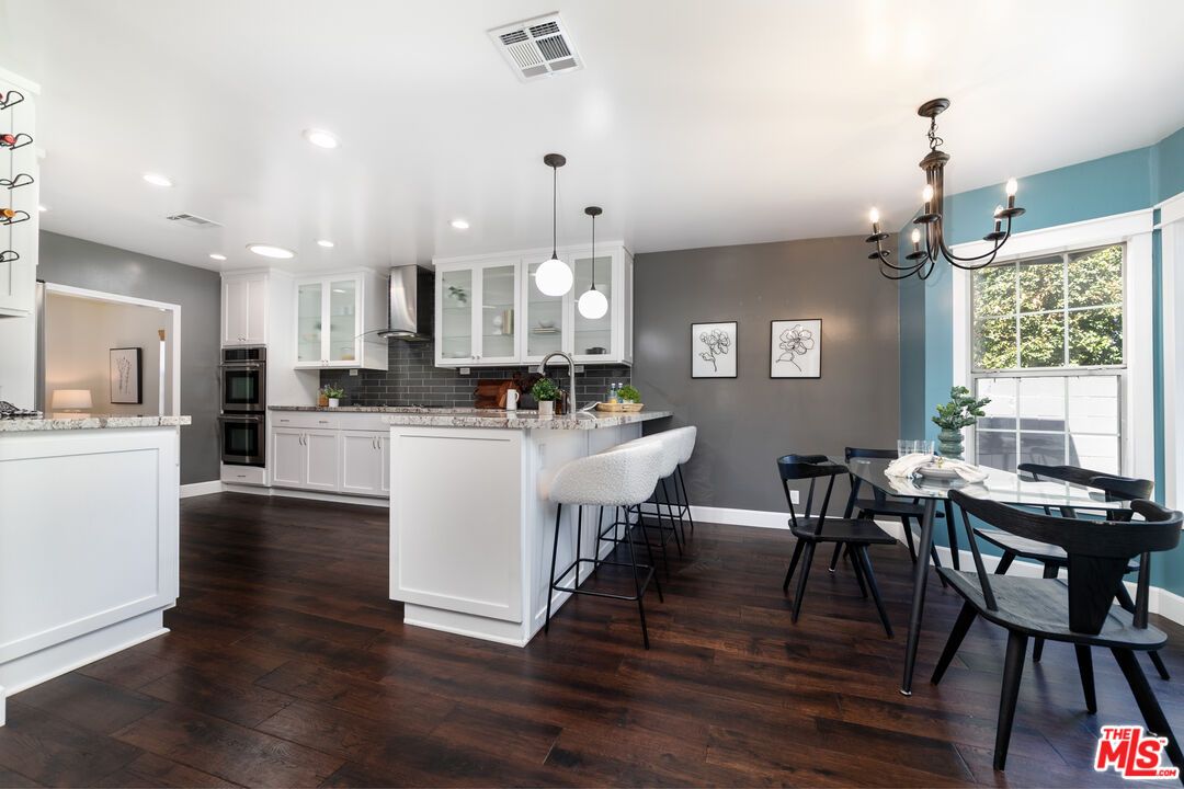 Chandelier, Dining room, Interior, Kitchen, Pendant Lights, Recessed Lighting, Wood Texture Flooring