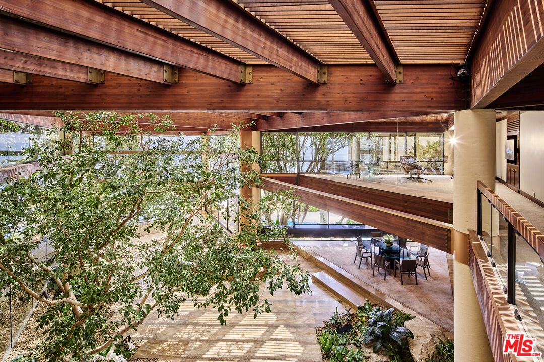 Exterior, Wooden Beams