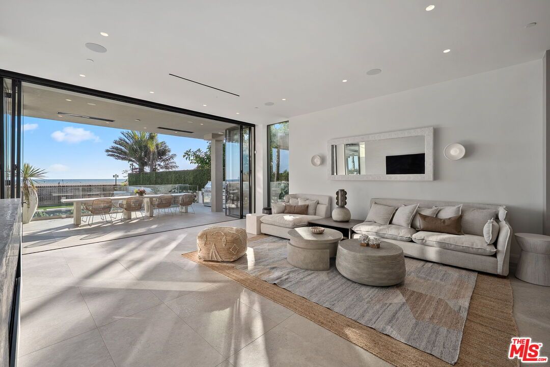 Interior, Living room, Recessed Lighting, Water