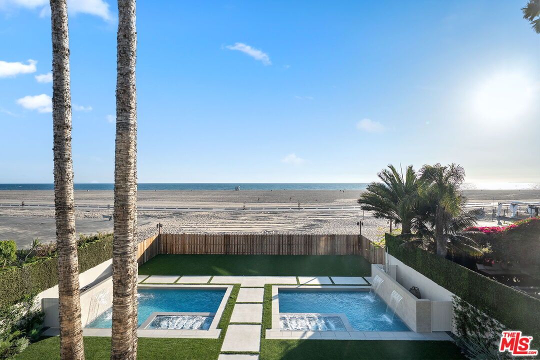 Exterior, Pool, Water