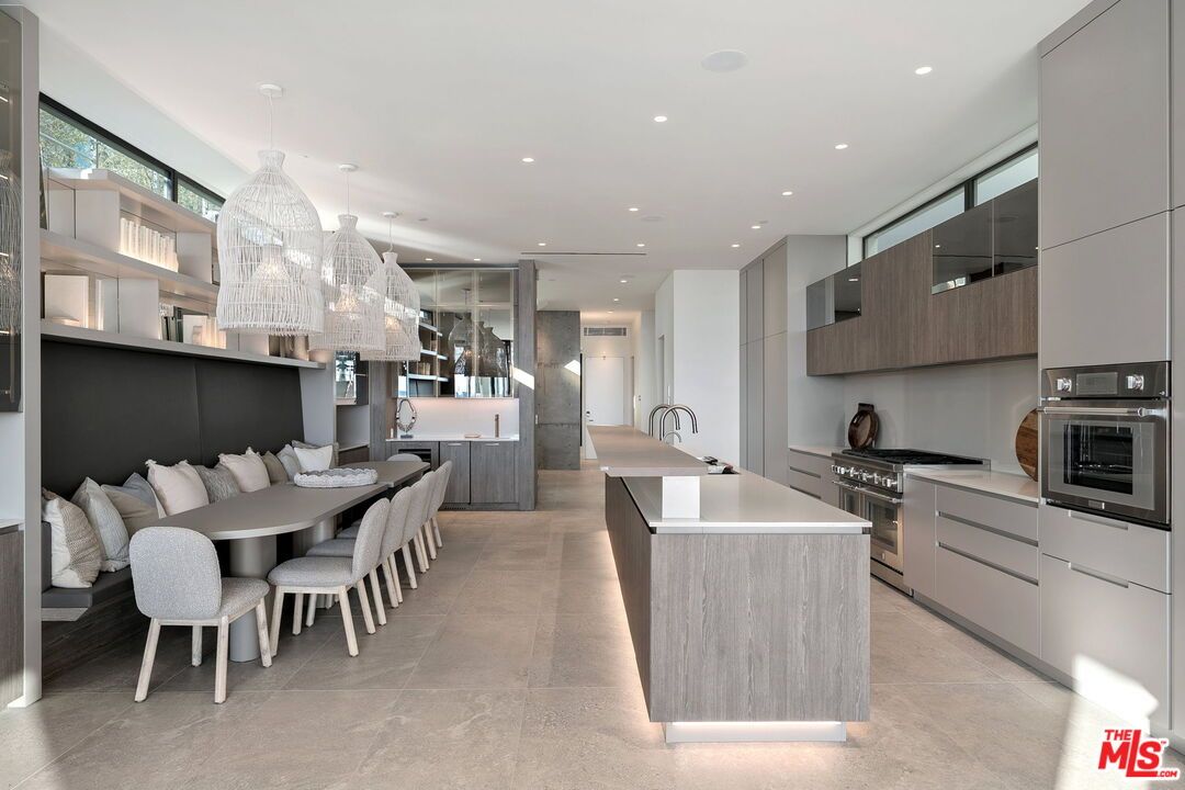 Chandelier, Dining room, Interior, Kitchen, Recessed Lighting, Stainless Steel Appliances