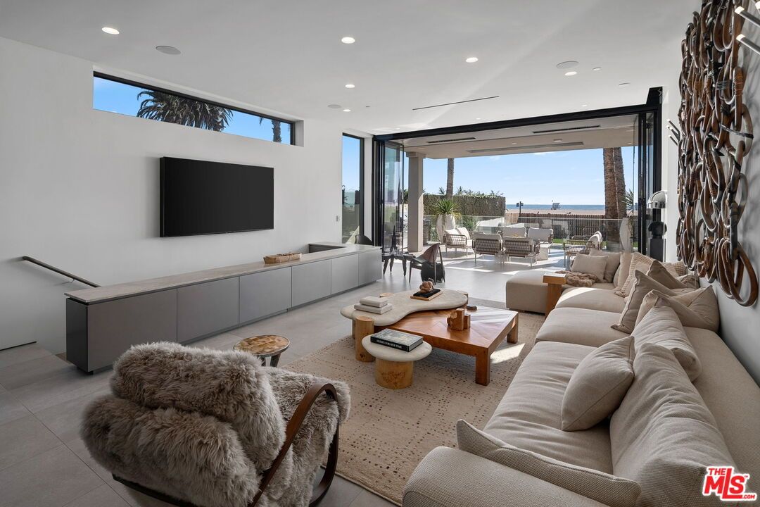 Interior, Living room, Recessed Lighting, Water