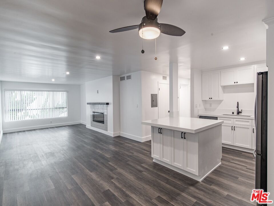 Empty room, Interior, Kitchen, Recessed Lighting, Wood Texture Flooring