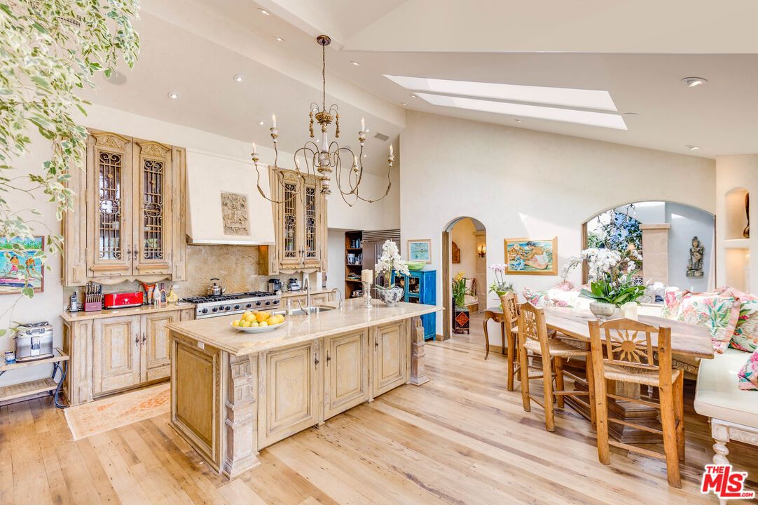 Chandelier, Dining room, Interior, Kitchen, Recessed Lighting, Wood Texture Flooring