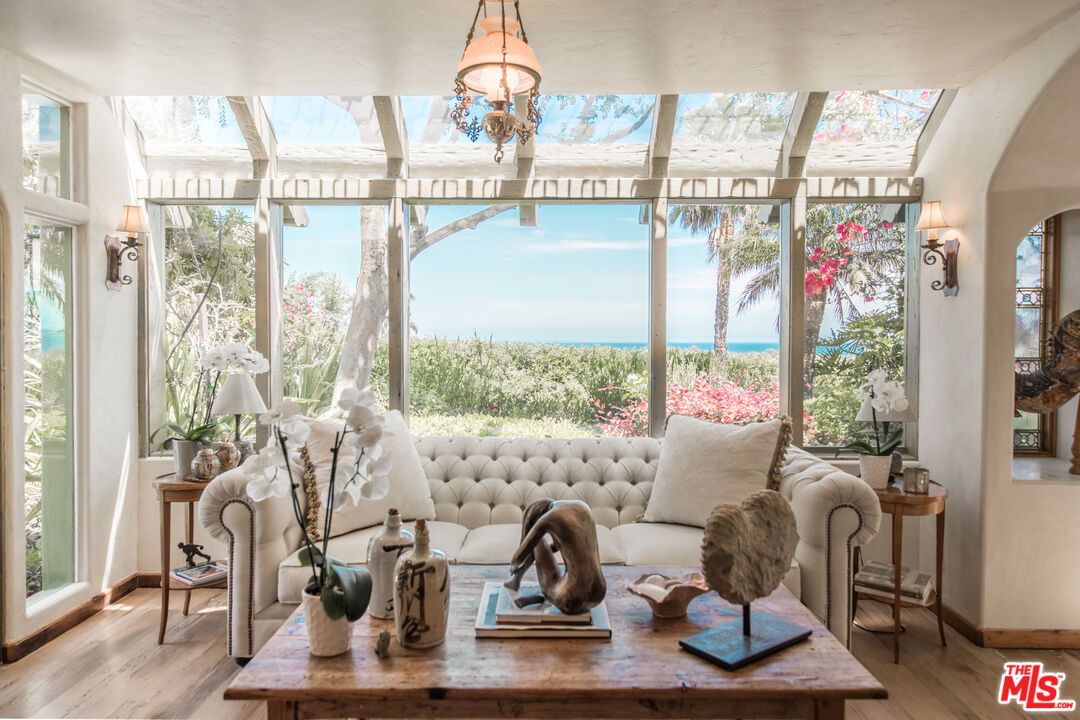 Interior, Sun Room, Water, Wood Texture Flooring