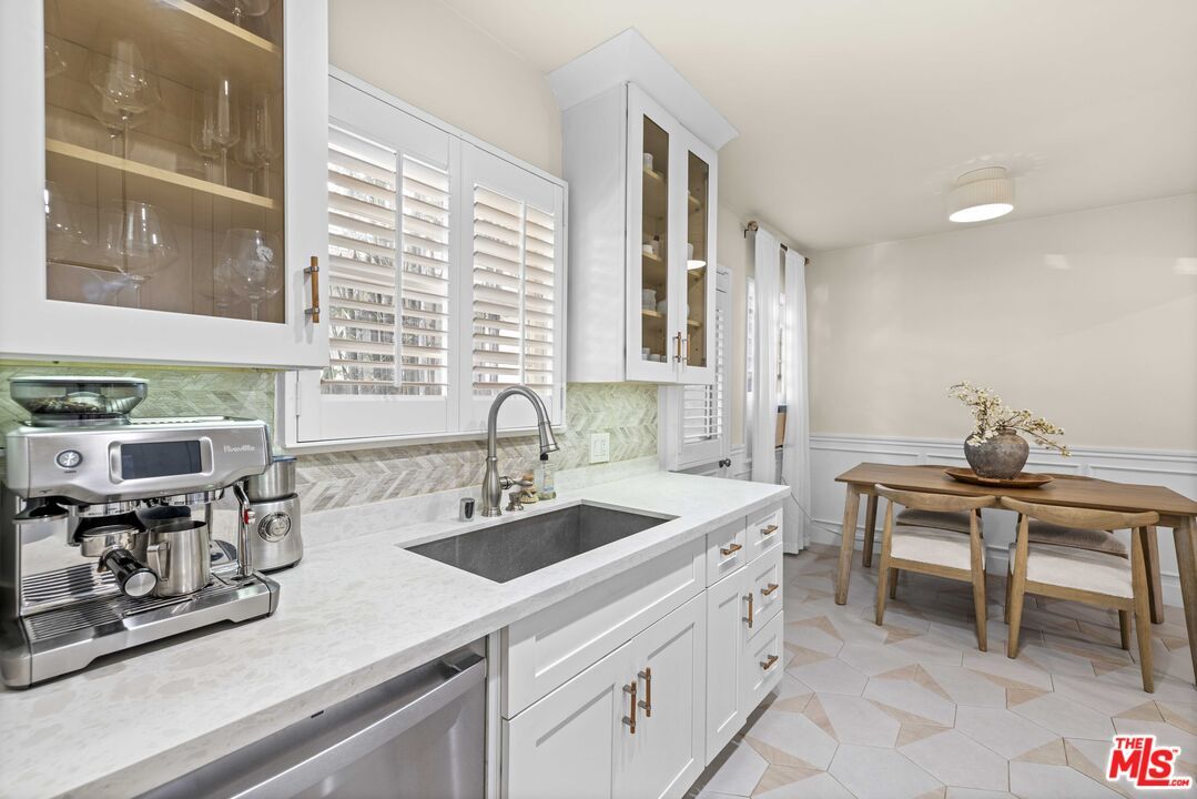 Dining room, Interior, Kitchen, Stainless Steel Appliances