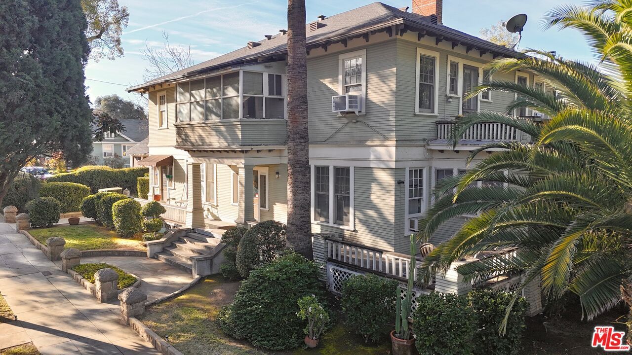 Exterior, Facade, American Foursquare