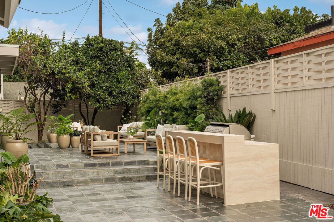 Exterior, Outdoor Kitchen