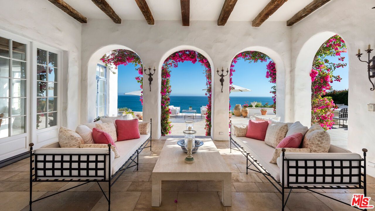 Exterior, Interior, Living room, Water, Wooden Beams