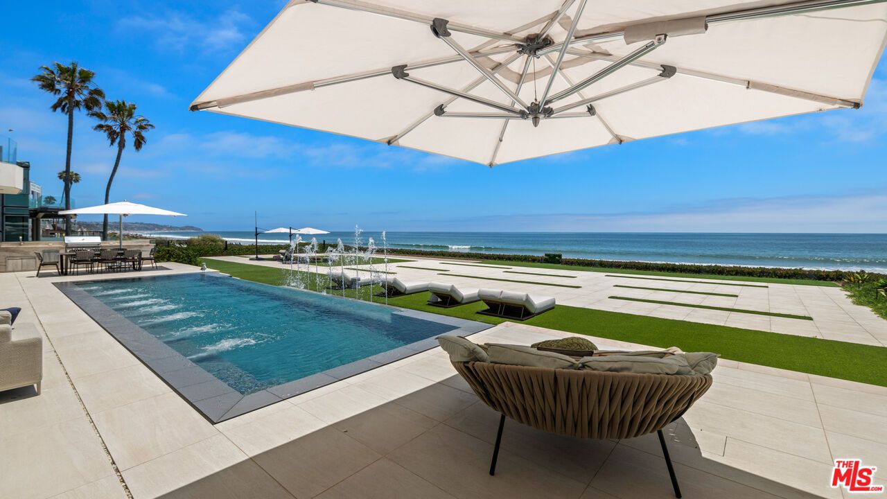 Exterior, Pool, Water