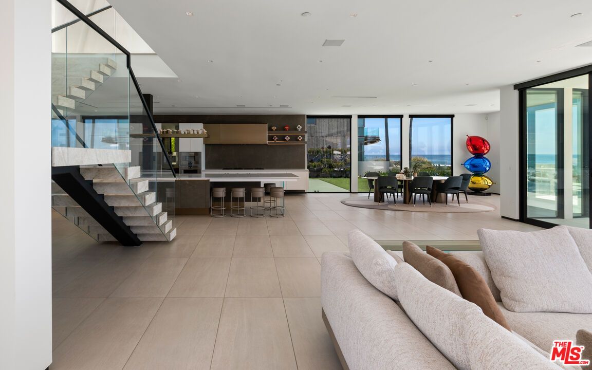 Dining room, Interior, Living room, Pendant Lights, Recessed Lighting, Water