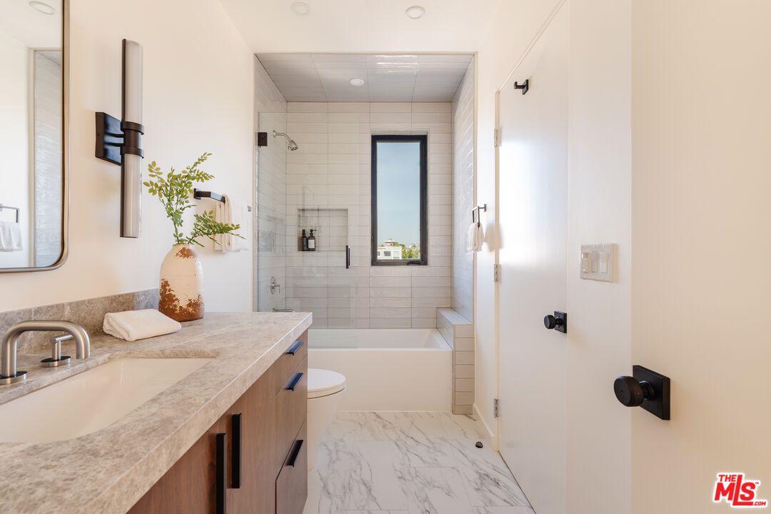 Bathroom, Dual Sink Vanities, Interior, Marble, Recessed Lighting